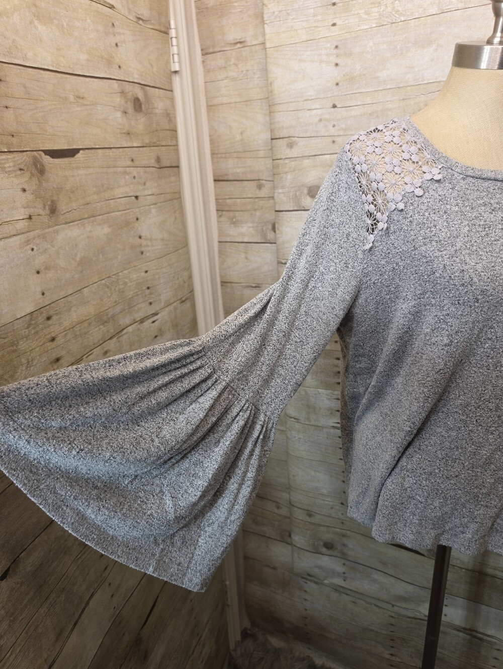 Liz Claiborne Light Gray Long Sleeve Top with Lace Shoulders